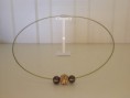kakigroen metalen ketting met bruine shamballakraal